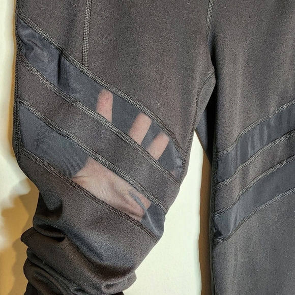 NWT Yogalicious black cropped mesh leggings. Size XL - Picture 4 of 16